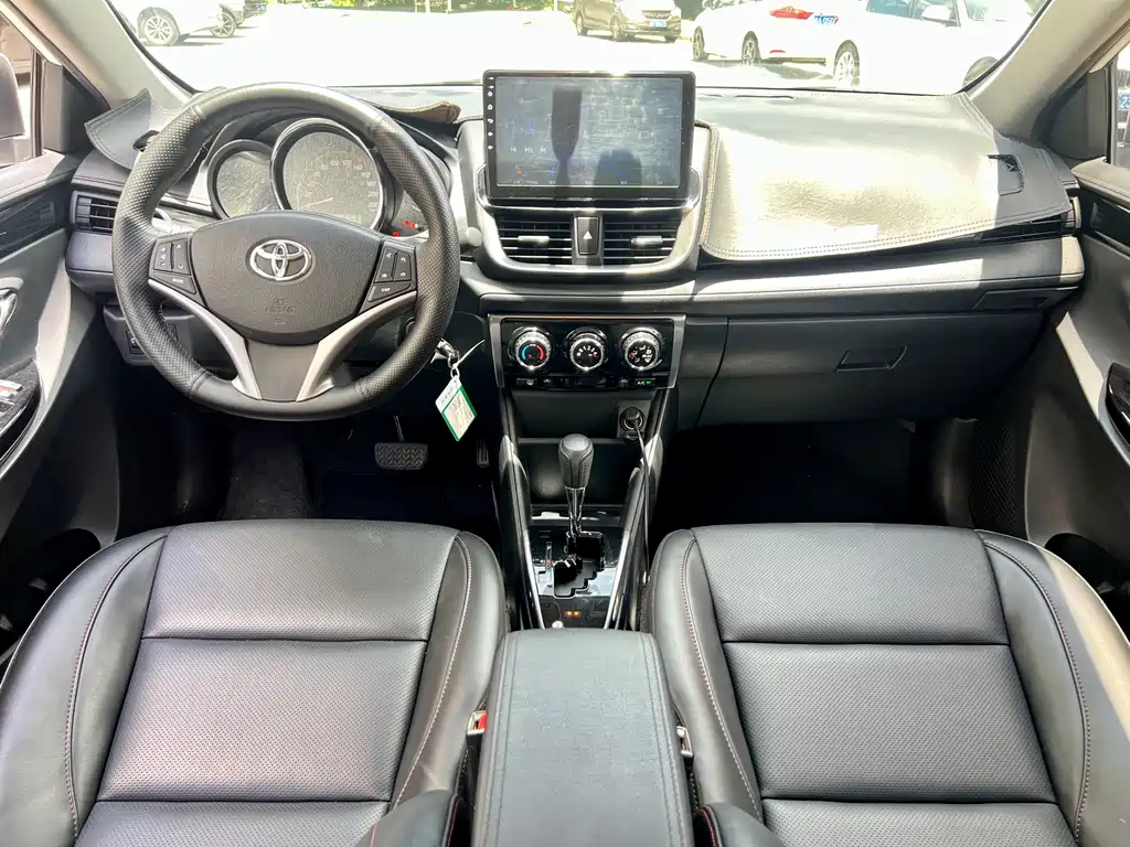 Toyota Yaris L 2021