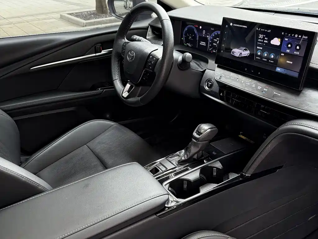 Toyota Camry 2025 — фото 8