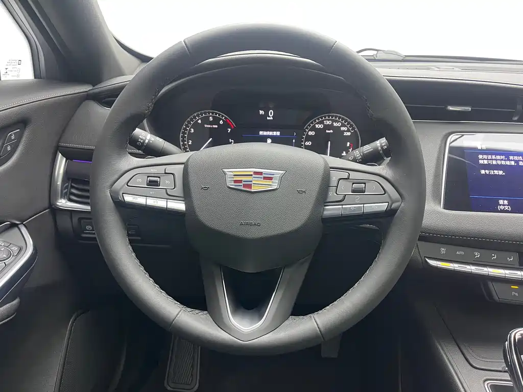 Cadillac XT4 2022 — фото 12