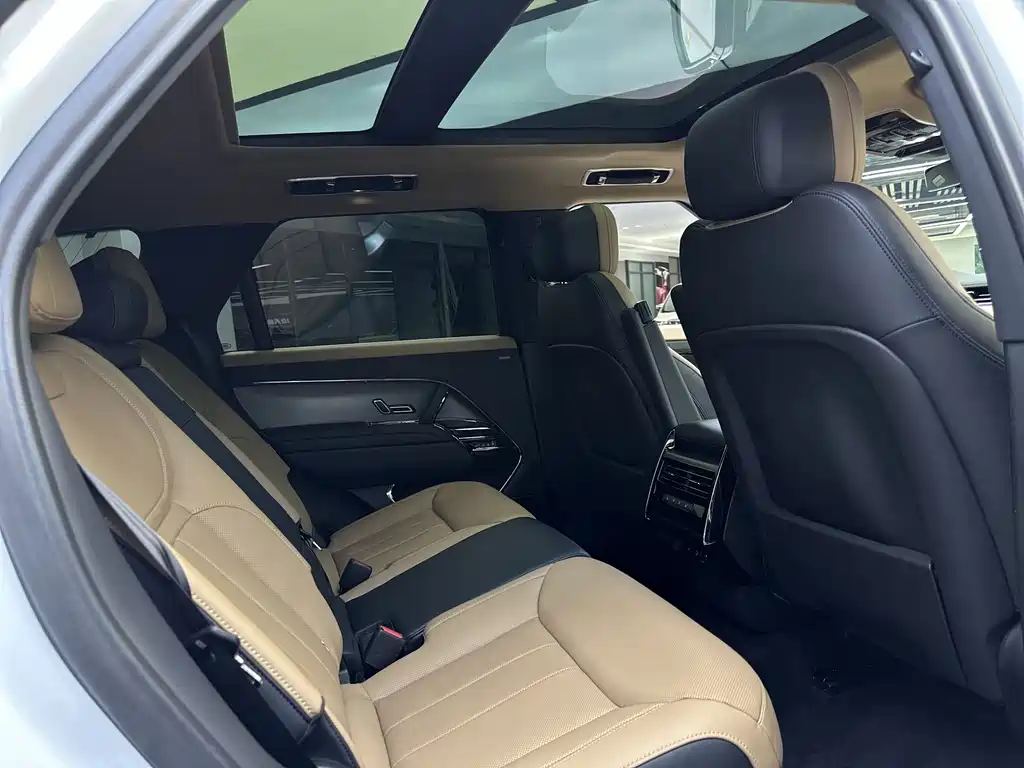 Land Rover Range Rover Sport 2023 — фото 24