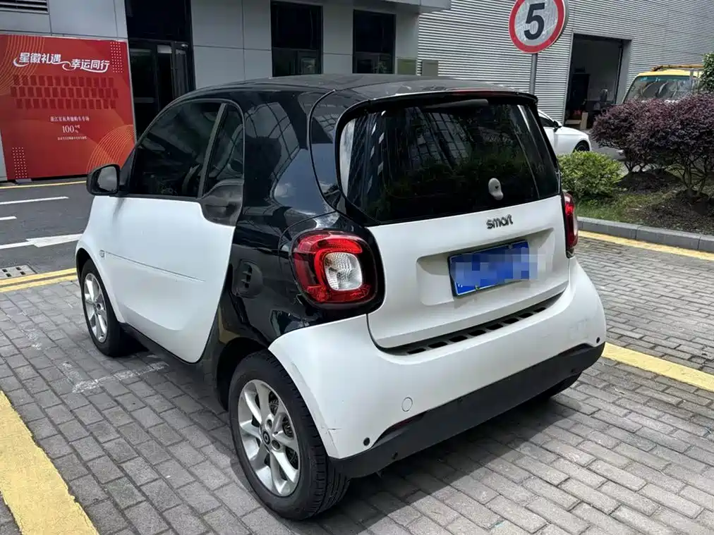 smart Fortwo 2017 — фото 10