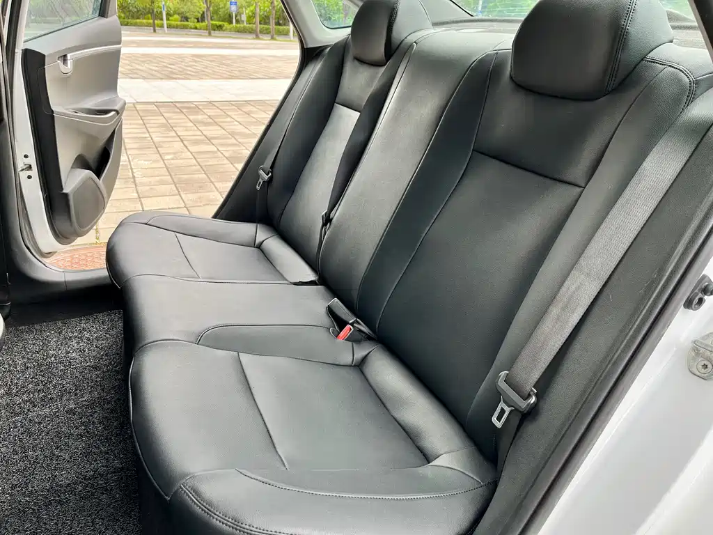 Hyundai Elantra 2017 — фото 10