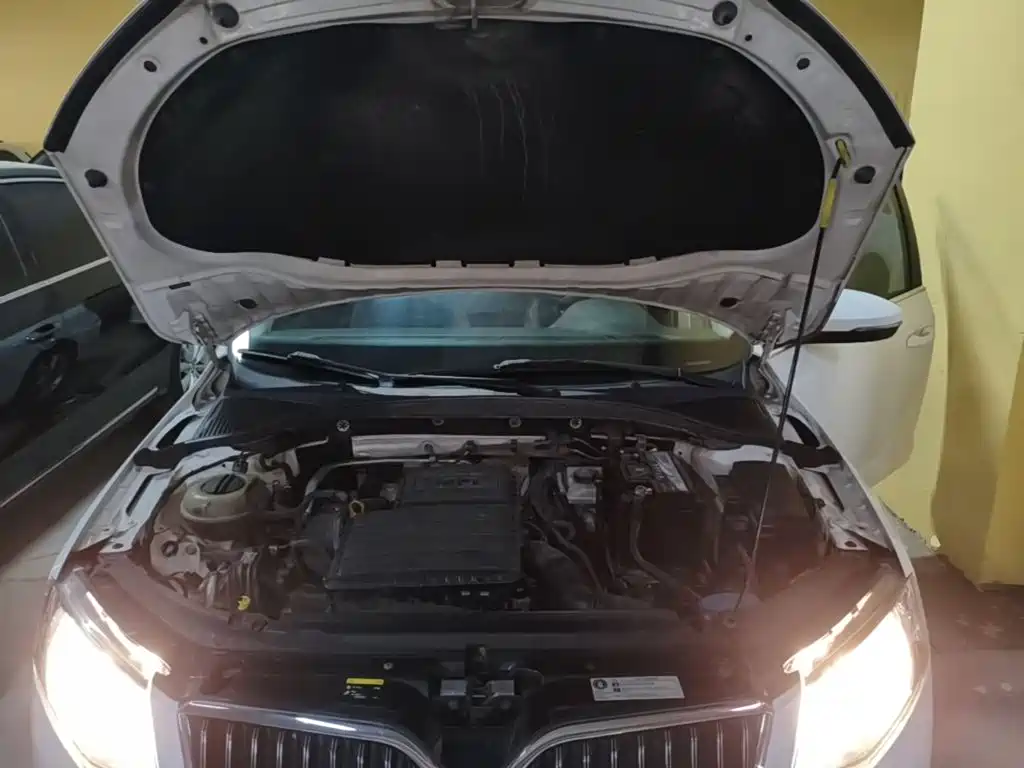 Skoda Octavia 2015 — фото 20