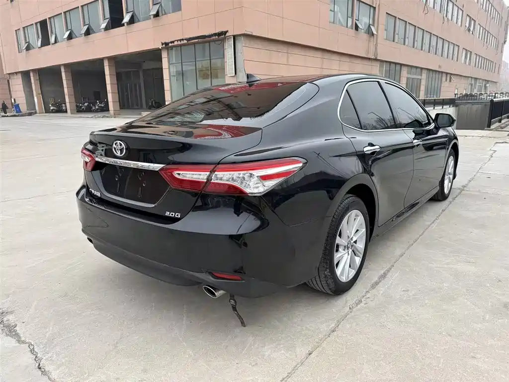 Toyota Camry 2022 — фото 6