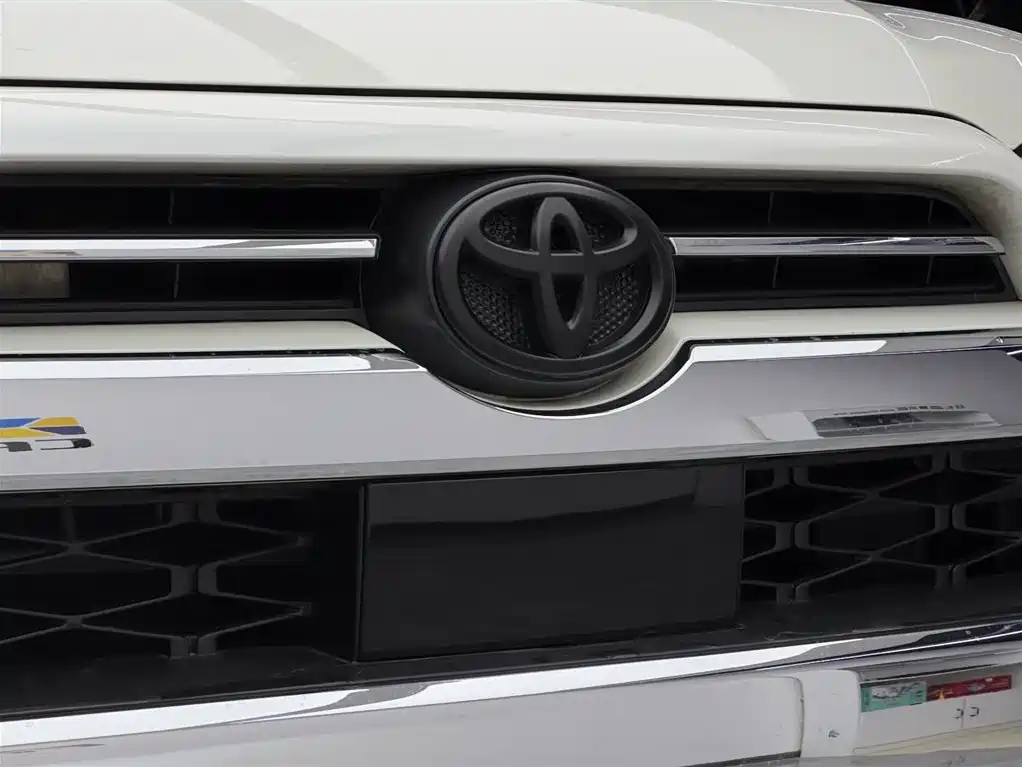 Toyota Land Cruiser 2020 — фото 3