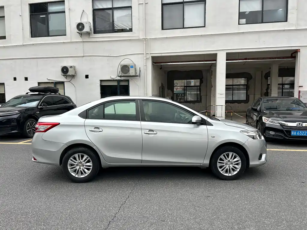 Toyota Vios 2015 — фото 8