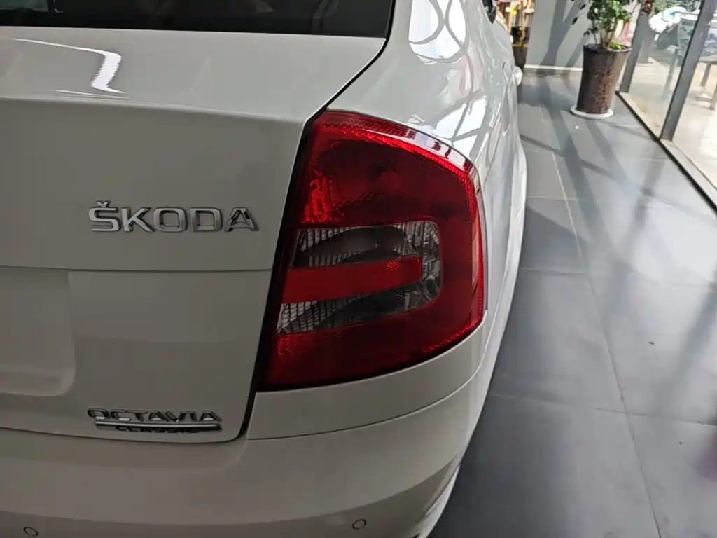 Skoda Octavia 2014 — фото 8