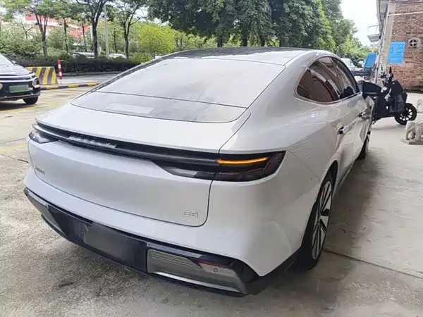 Geely Galaxy E8 2024
