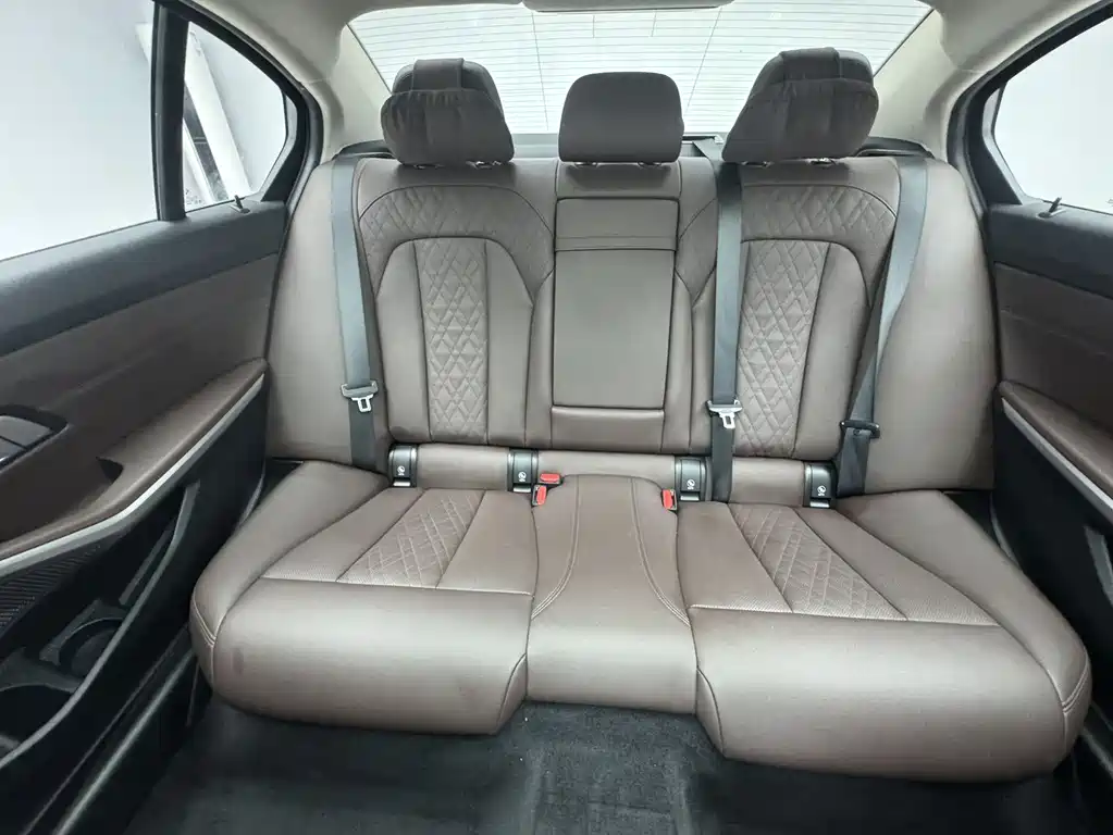 BMW 3 Series 2023 — фото 12