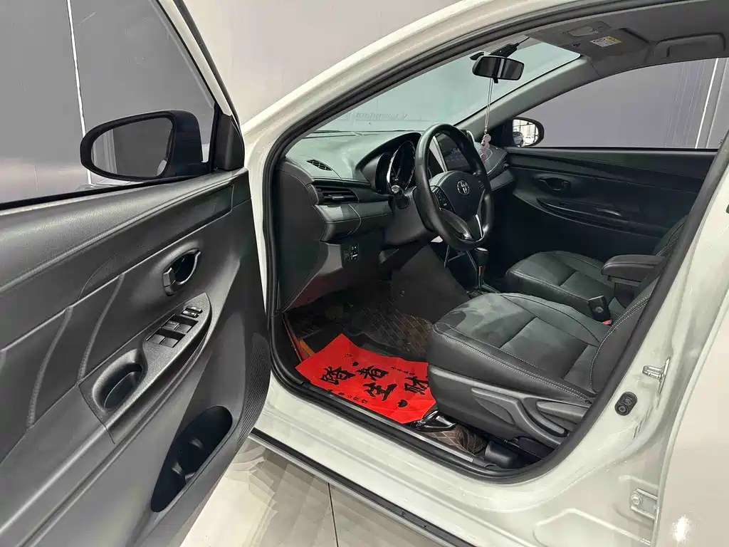 Toyota Yaris L 2023 — фото 7