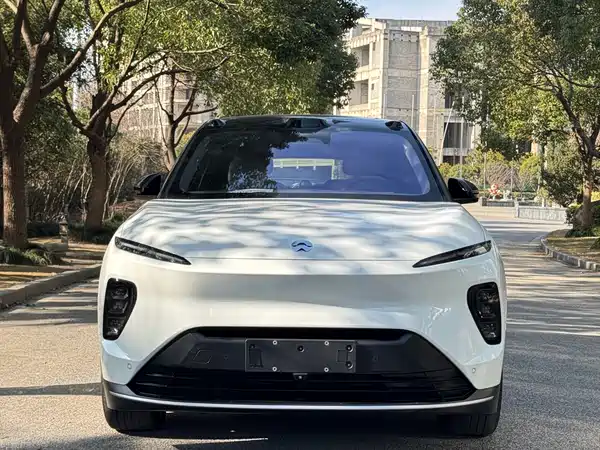 NIO ES8 2024