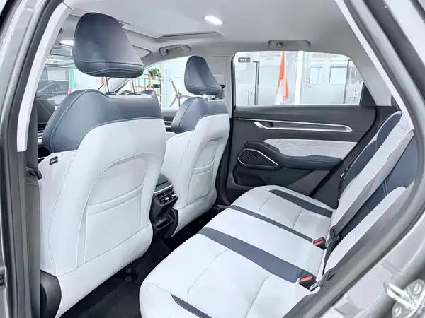 Geely Emgrand 2022