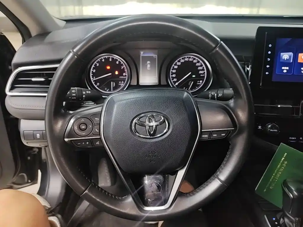 Toyota Camry 2023 — фото 11