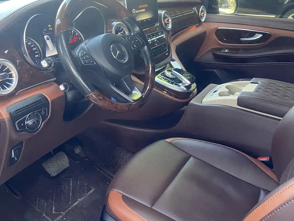 Mercedes-Benz V-Class 2020 — фото 10