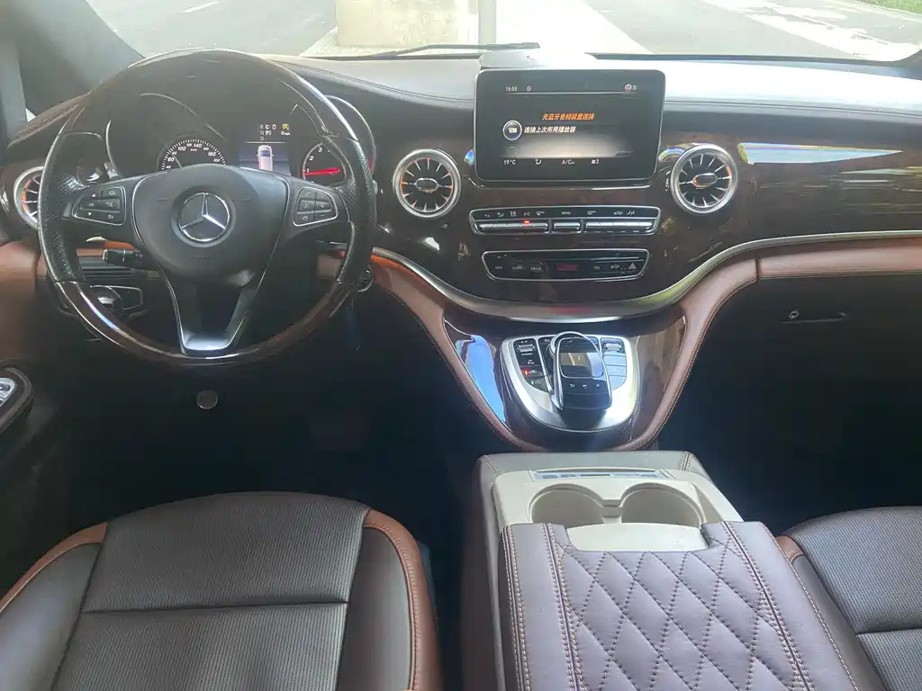 Mercedes-Benz V-Class 2020 — фото 11