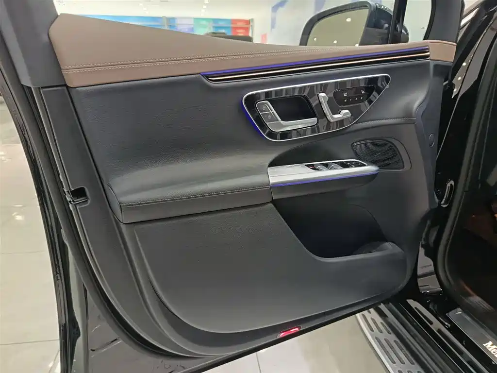 Mercedes-Benz EQE SUV 2025 — фото 12