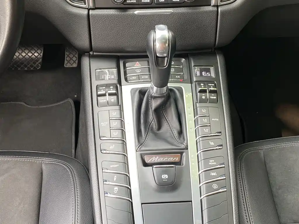 Porsche Macan 2018 — фото 17