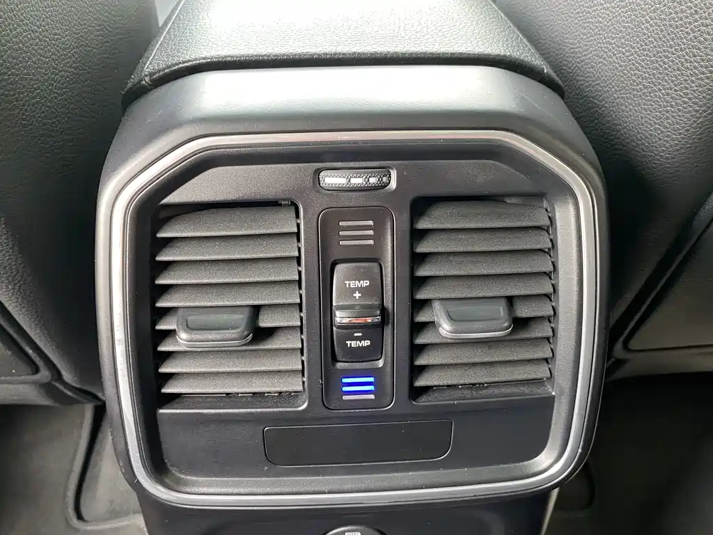 Porsche Macan 2018 — фото 14
