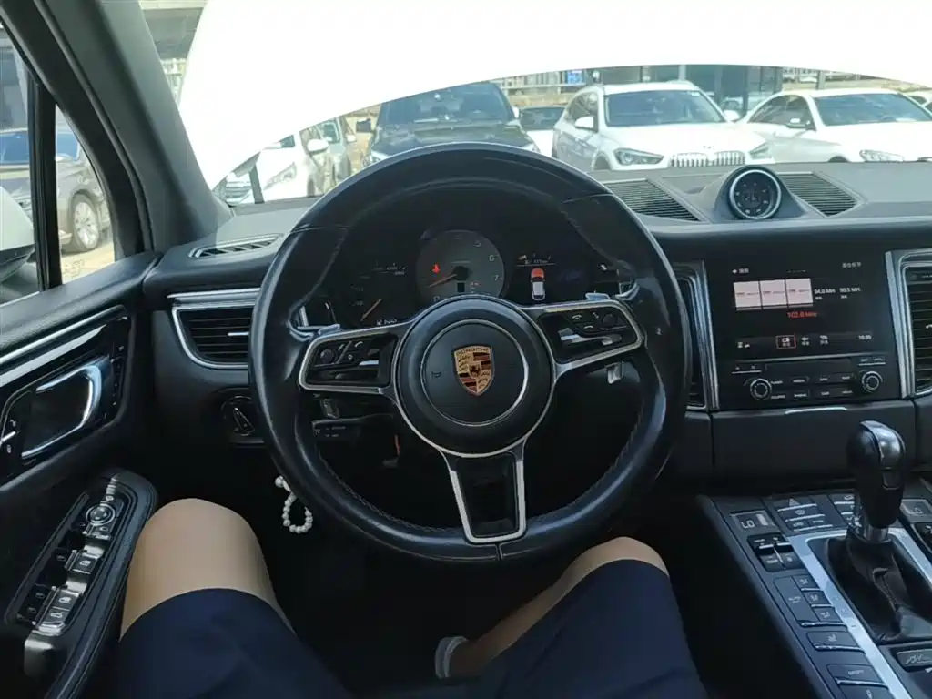 Porsche Macan 2018 — фото 11