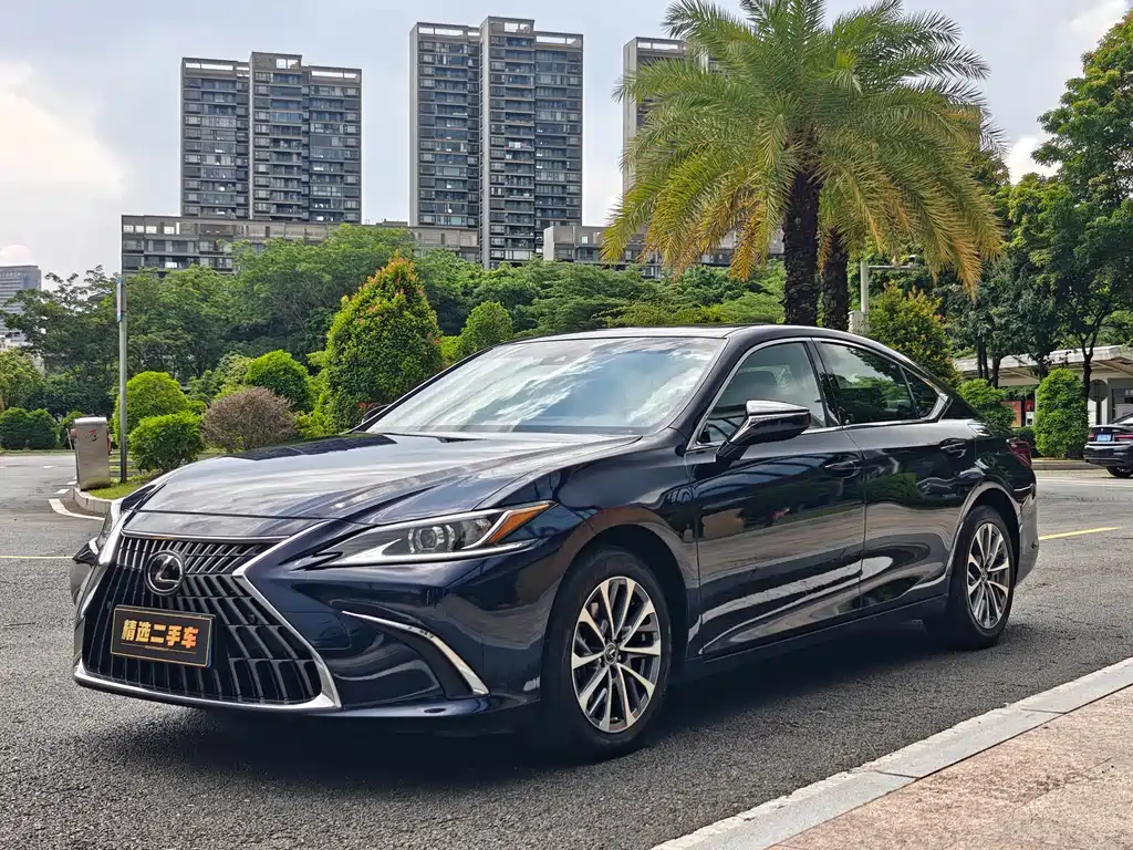 Lexus ES 2024