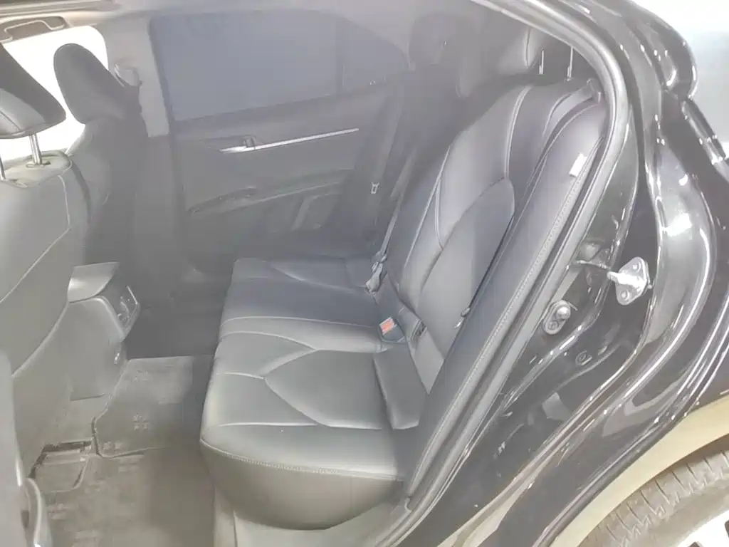 Toyota Camry 2023 — фото 17