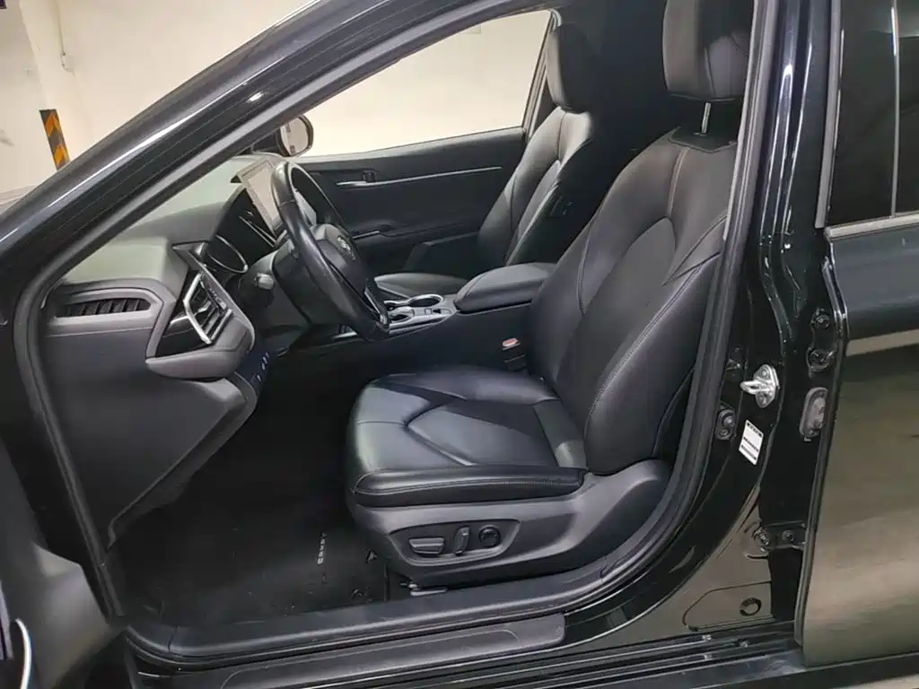 Toyota Camry 2023 — фото 15