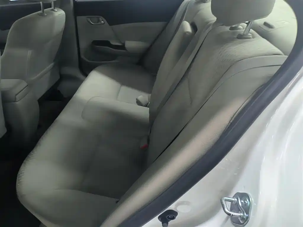 Honda Civic 2015 — фото 17