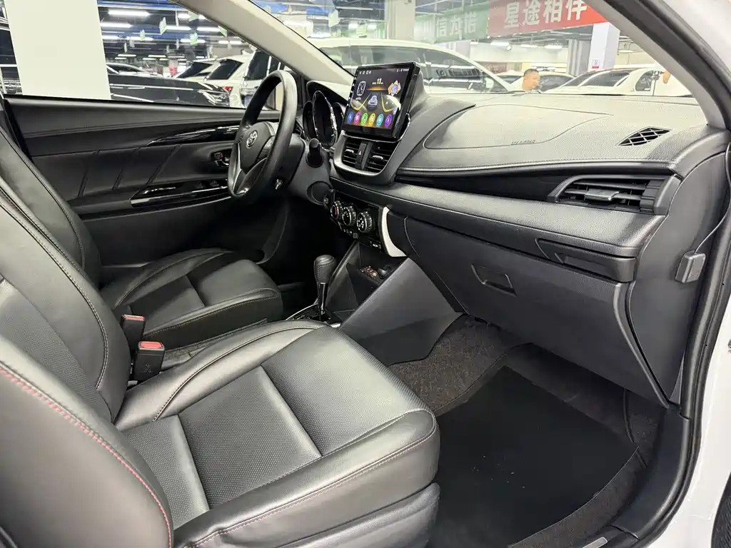 Toyota Yaris L 2023 — фото 11
