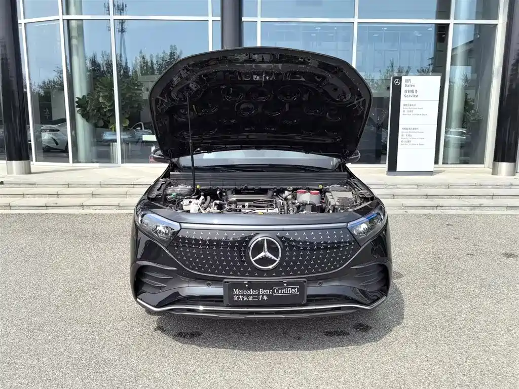 Mercedes-Benz EQB 2025