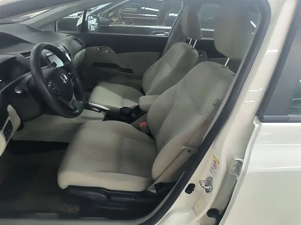 Honda Civic 2015 — фото 15