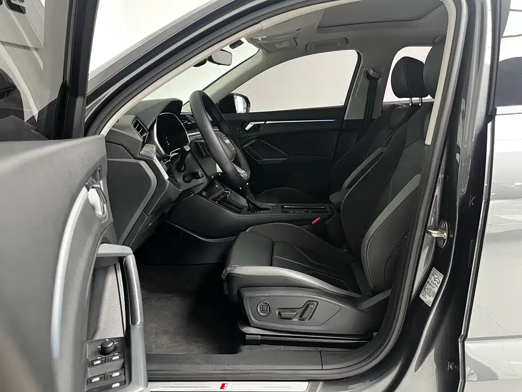 Audi Q3 Sportback 2023 — фото 16