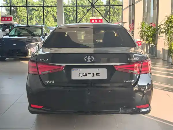 Toyota Crown 2016