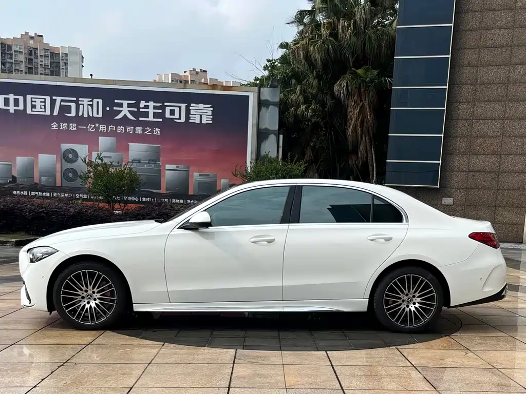 Mercedes-Benz C-Class 2025 — фото 12