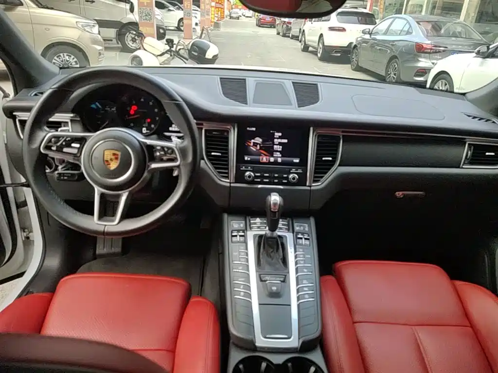 Porsche Macan 2017 — фото 10