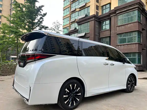 Toyota Vellfire 2025
