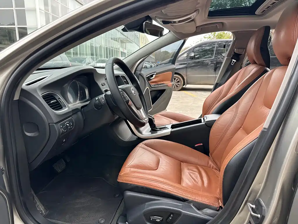 Volvo S60 2015 — фото 10