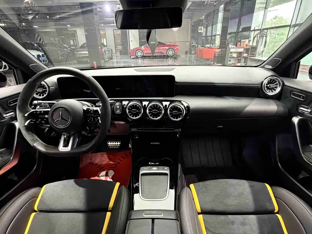 Mercedes-Benz A-Class AMG 2025 — фото 15