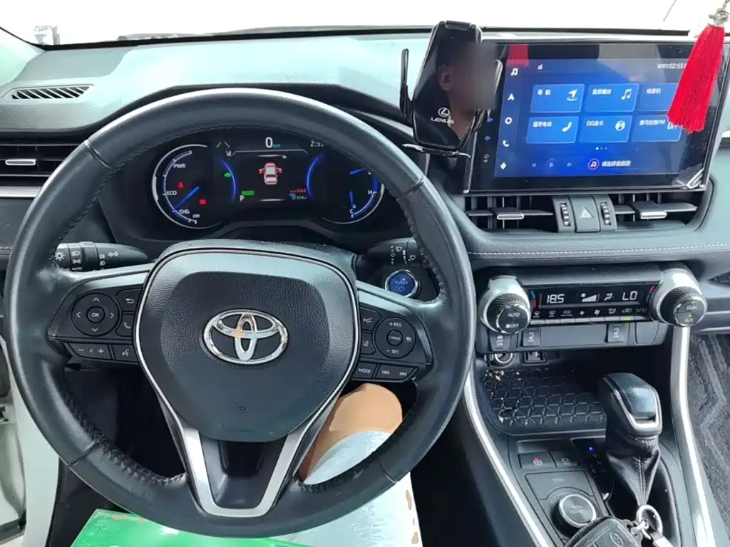 Toyota RAV4 2022 — фото 10