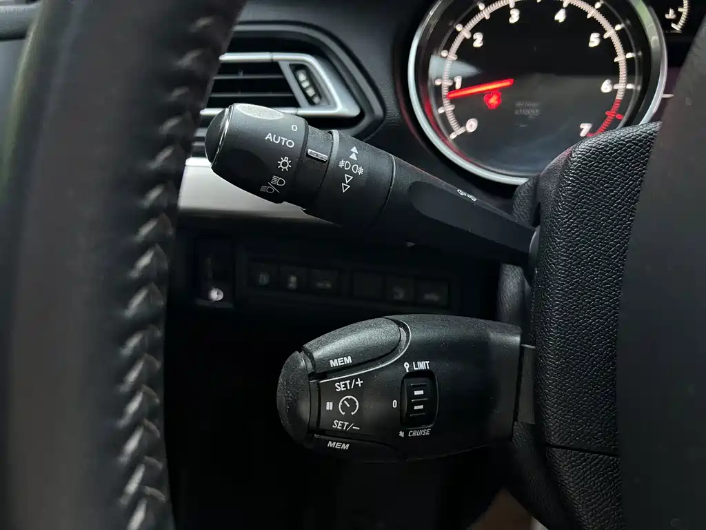 Peugeot 408 2016 — фото 14