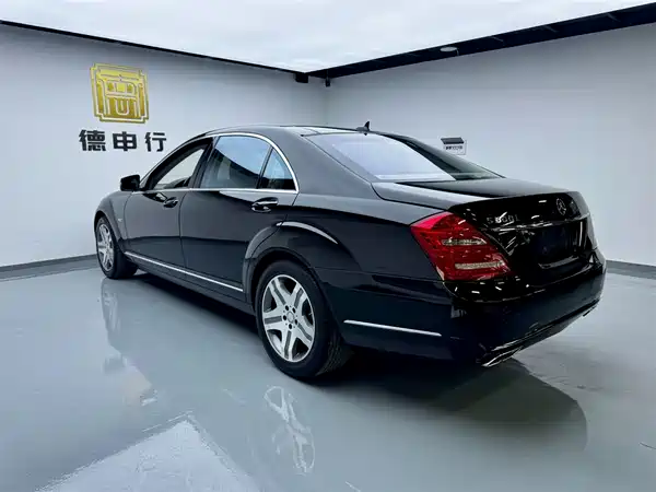 Mercedes-Benz S-Class 2010