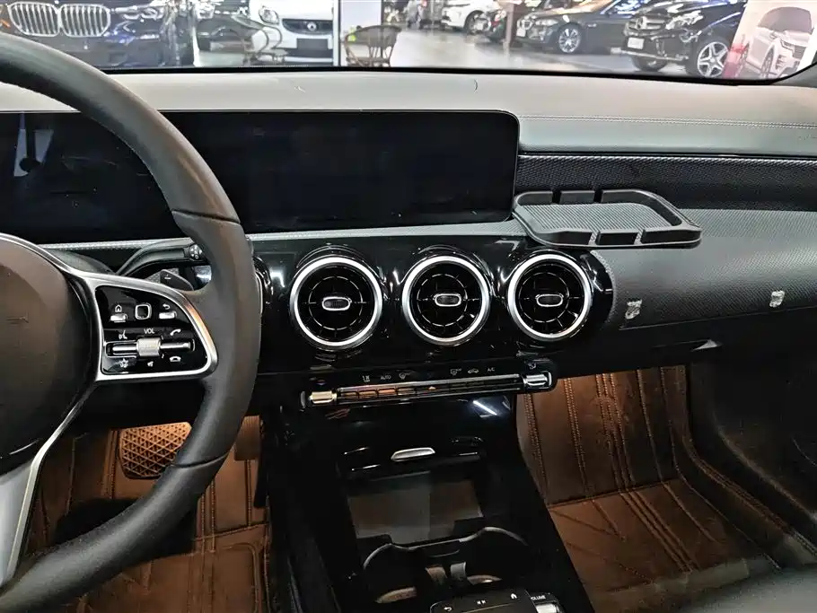 Mercedes-Benz A-Class 2021 — фото 13