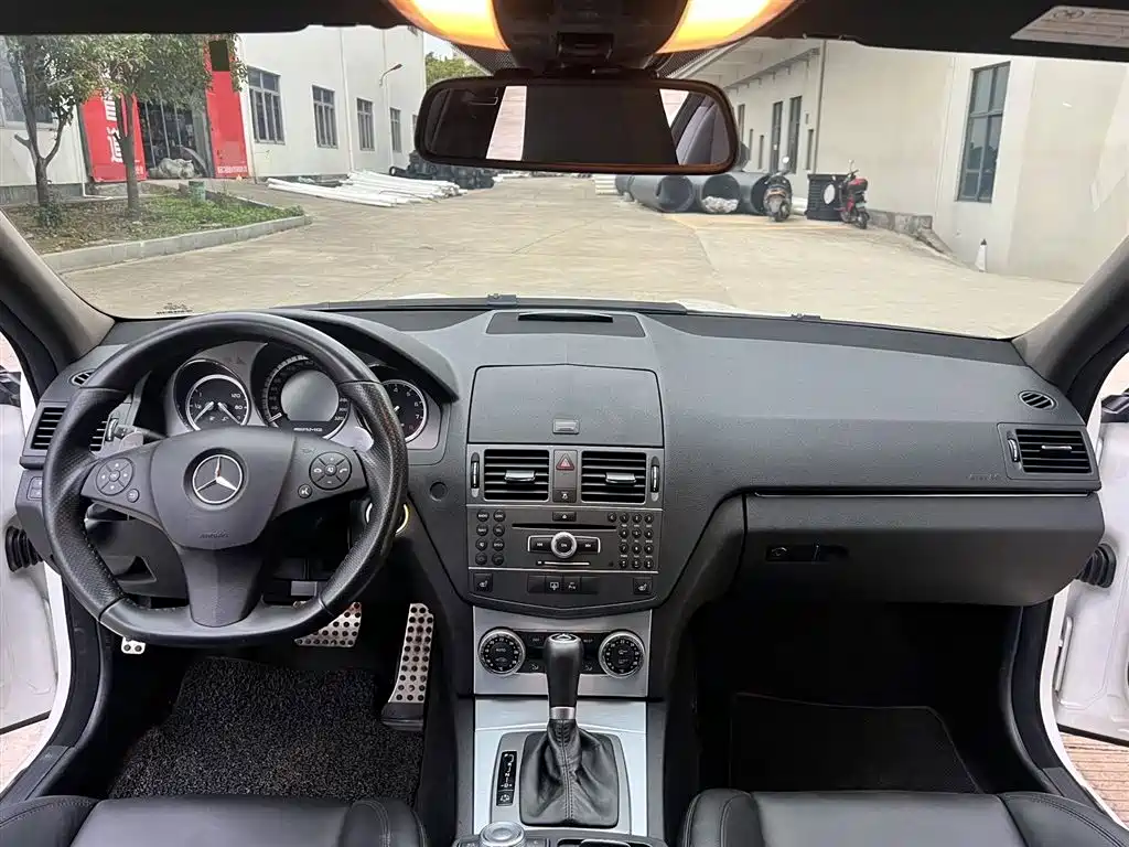 Mercedes-Benz C-Class AMG 2011 — фото 12