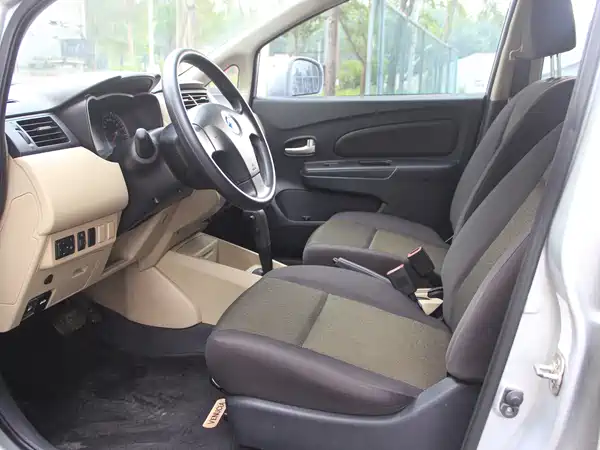 Venucia R50 2014