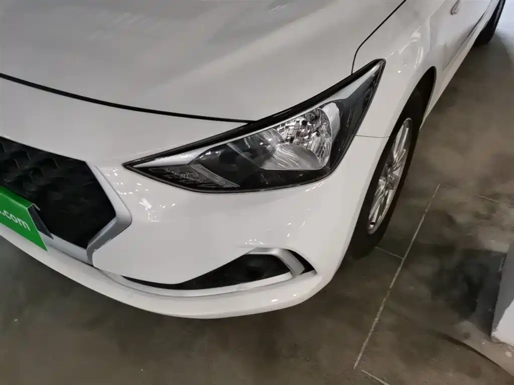 Hyundai Elantra 2019 — фото 24