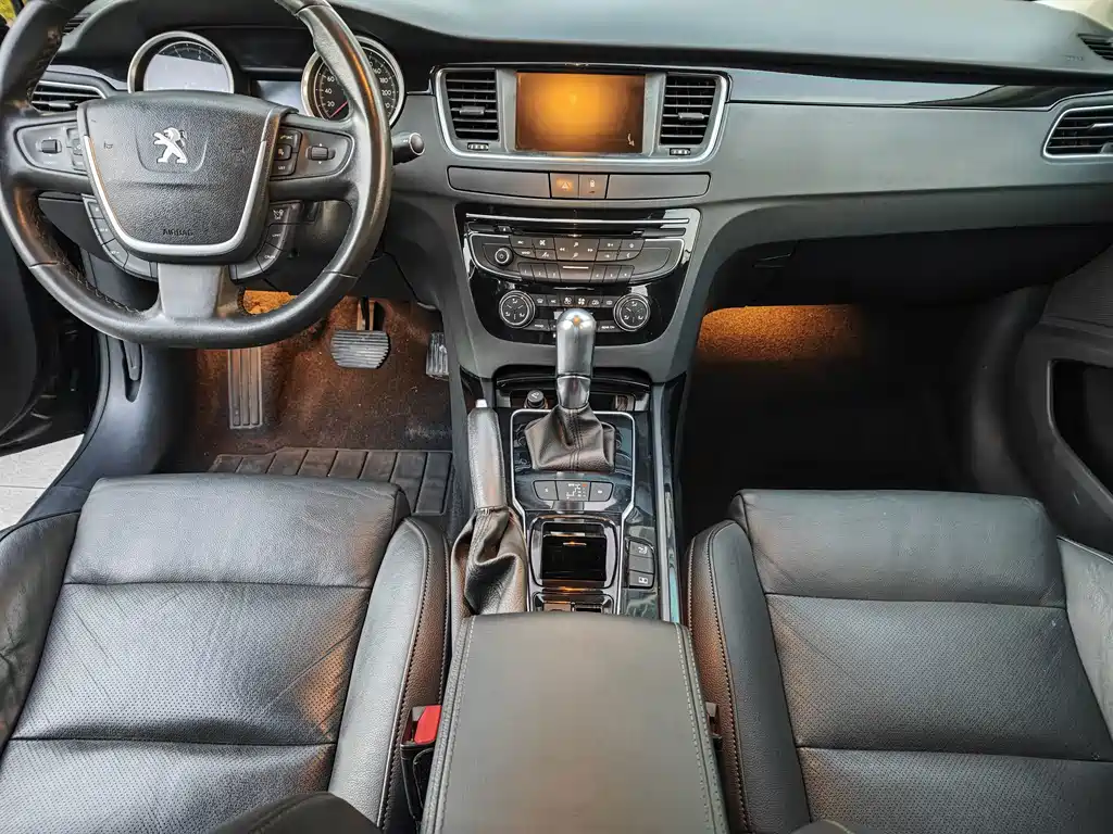 Peugeot 508 2014 — фото 10