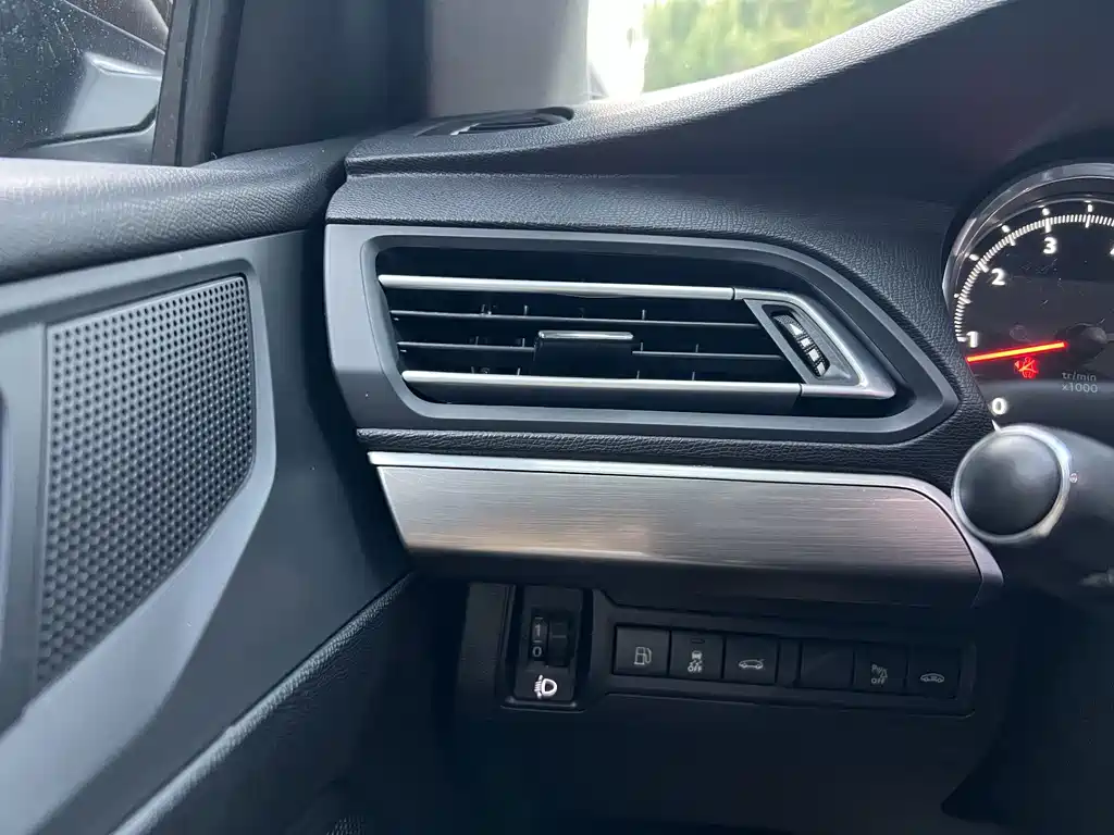 Peugeot 408 2016 — фото 15
