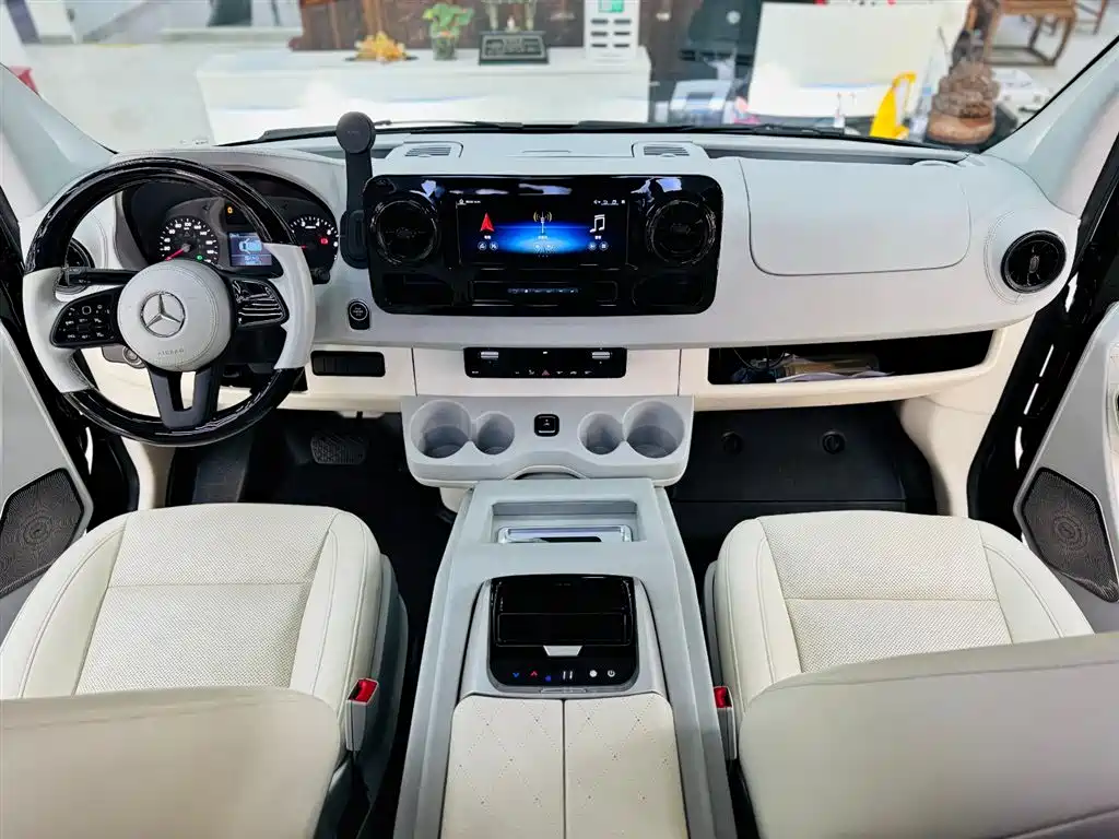 Mercedes-Benz Sprinter 2023 — фото 20