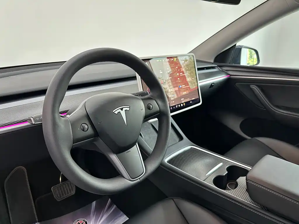 Tesla Model Y 2024 — фото 15
