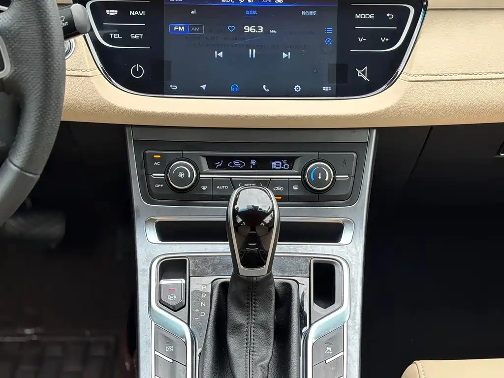 Geely Emgrand 2018 — фото 17