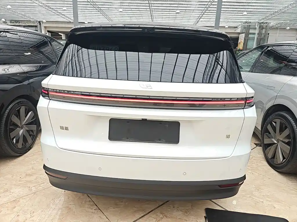 Li Auto i8 2025